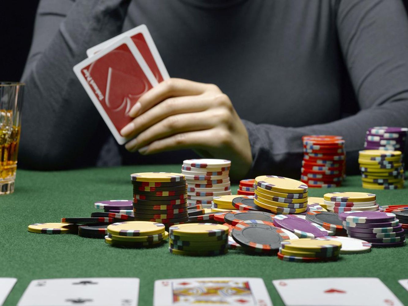 Cách chơi Poker - Khám Phá Thế Giới Đầy Kịch Tính và Chiến Thuật