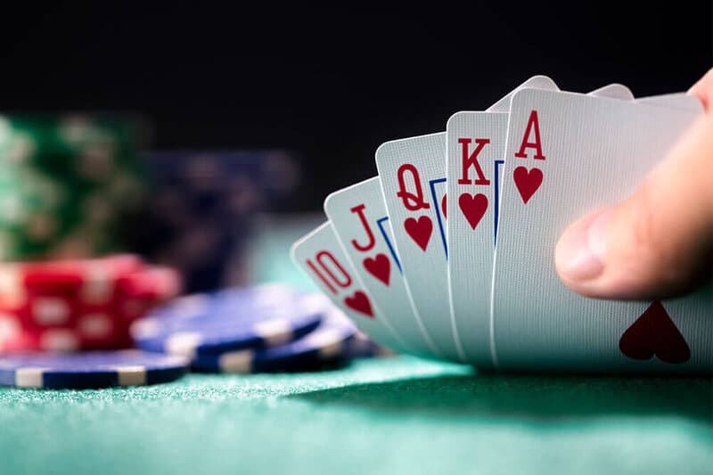 Royal Flush là gì? Khám Phá Tay Bài Mạnh Nhất Trong Poker